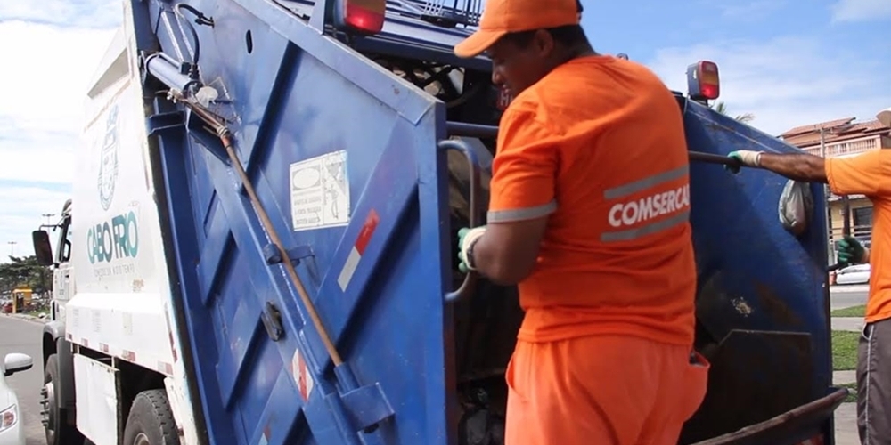 A coleta de lixo custou mais de R$ 17 milhões em seis meses. Contrato sem licitação (Foto:Divulgação/PMCF)